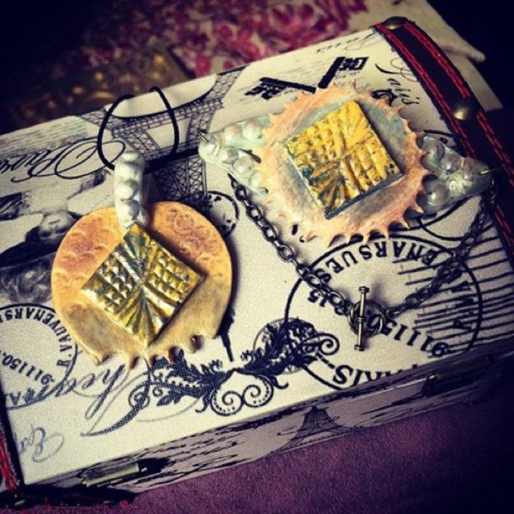 Handmade Romanian bracelet &necklace (louvre Acc)